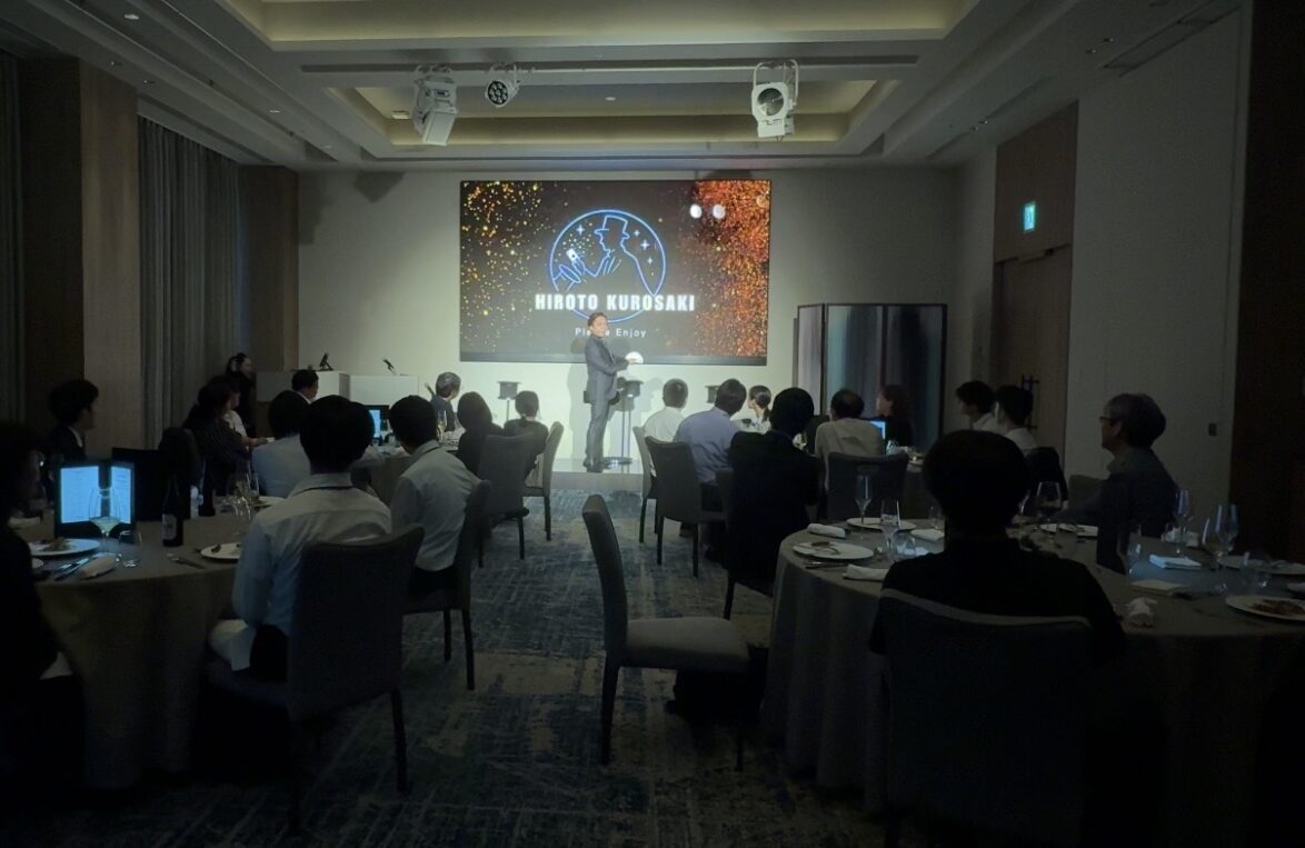 kurosaki hiroshima corporate party magic stage ヒルトン広島の企業パーティーで、ステージマジックを披露するマジシャン黒崎博斗