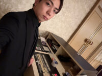 ホテル アゴーラ リージェンシー大阪堺で、イベントの音響照明（PA）を操作するマジシャン黒崎博斗