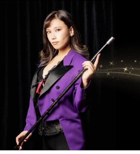 moe profile dancer magician 女性マジシャンMOE Dancer Magician ポートレート