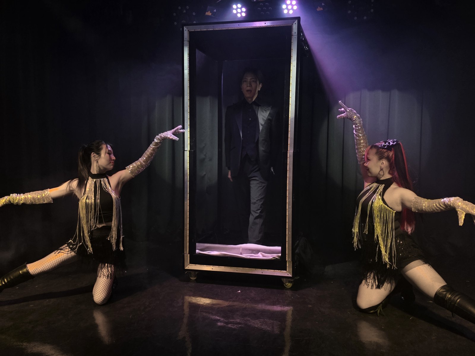 kurosaki hiroto stage illusion appearance dancers 01 v3 豪華イリュージョンショー