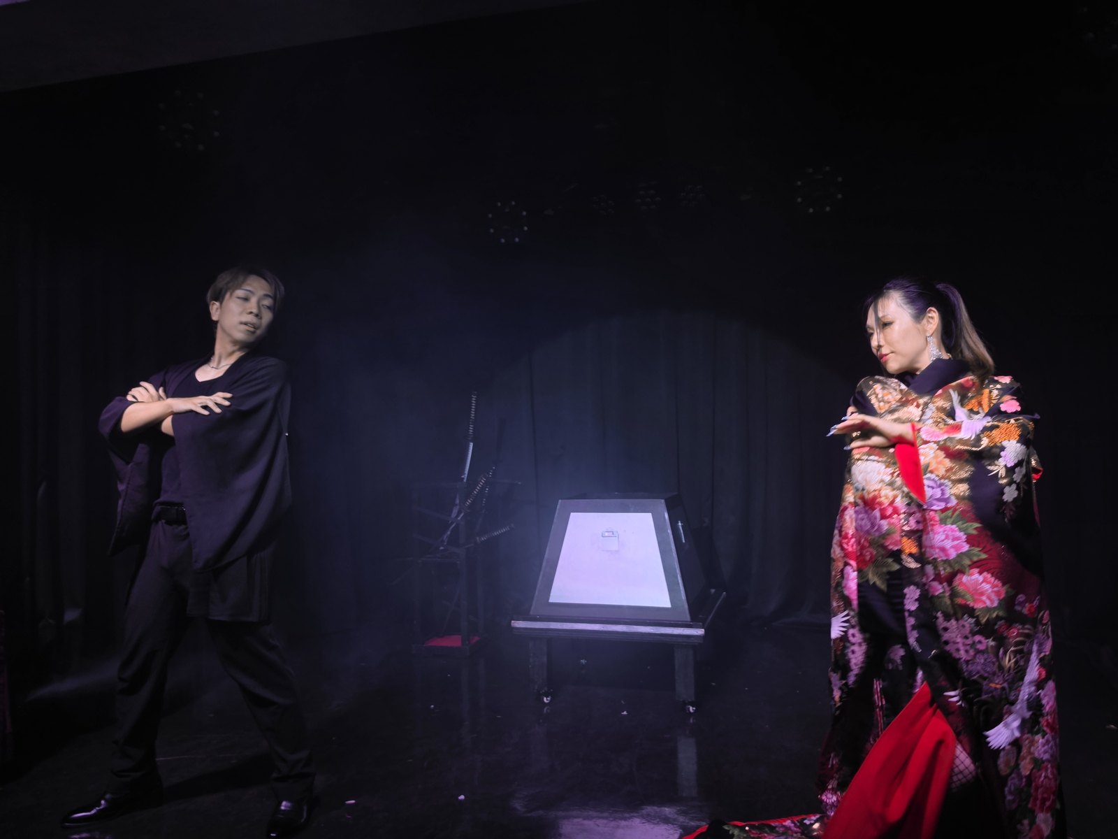 kurosaki hiroto stage kimono act 01 v2 イリュージョンショー