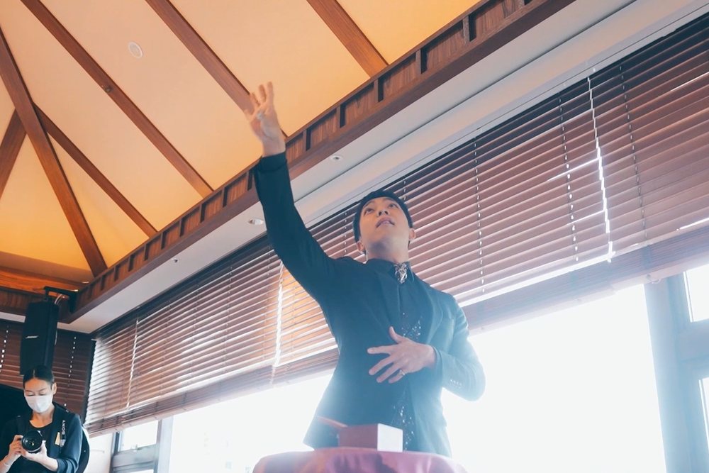 kurosaki hiroto wedding stage 披露宴会場のステージで客席に呼びかける黒崎博斗