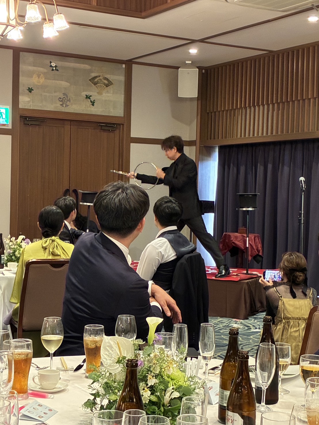 御花の披露宴でリンキングリングを演じる黒崎博斗