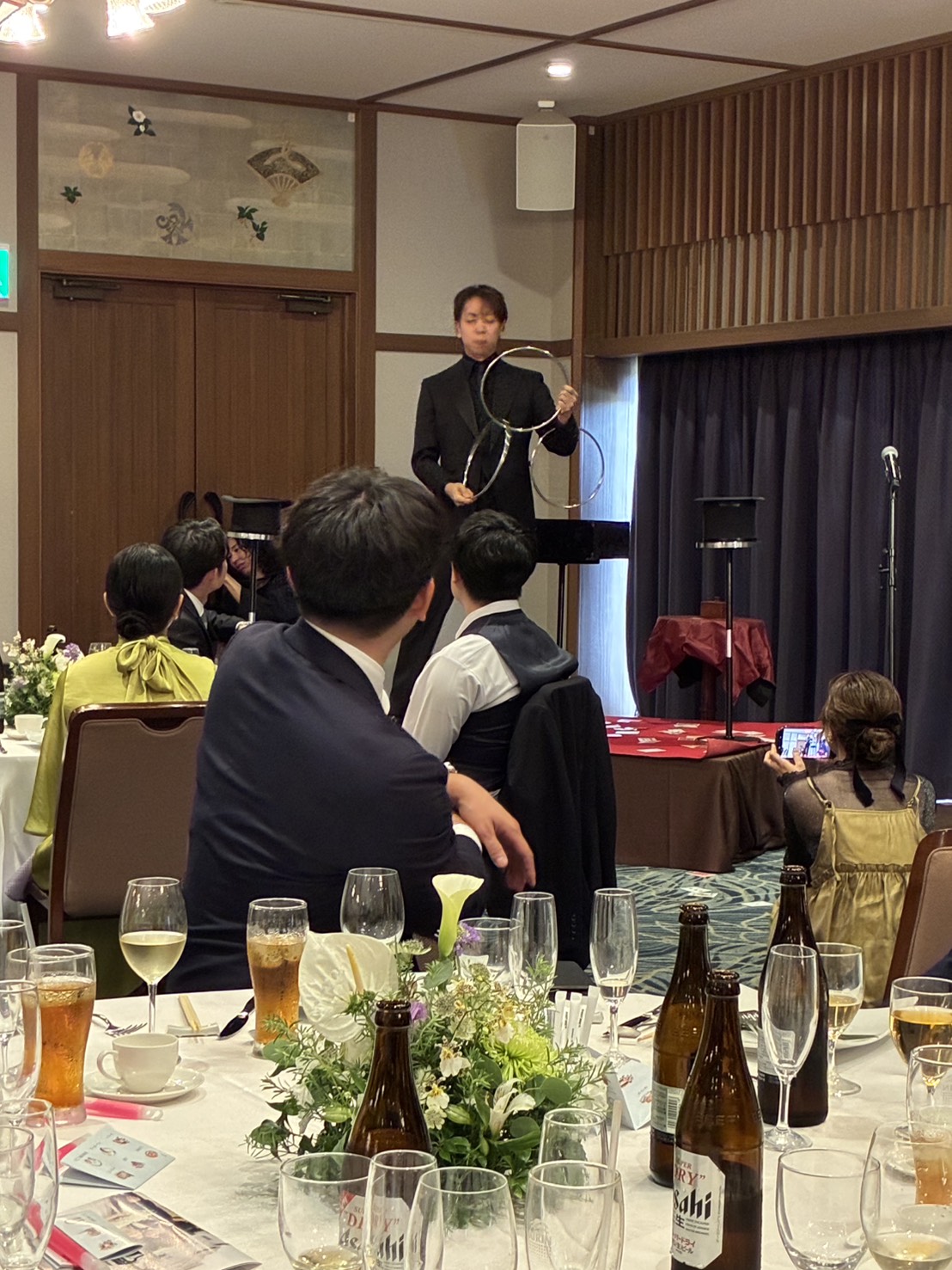 柳川藩主立花邸 御花の披露宴会場でステージマジックを演じる黒崎博斗